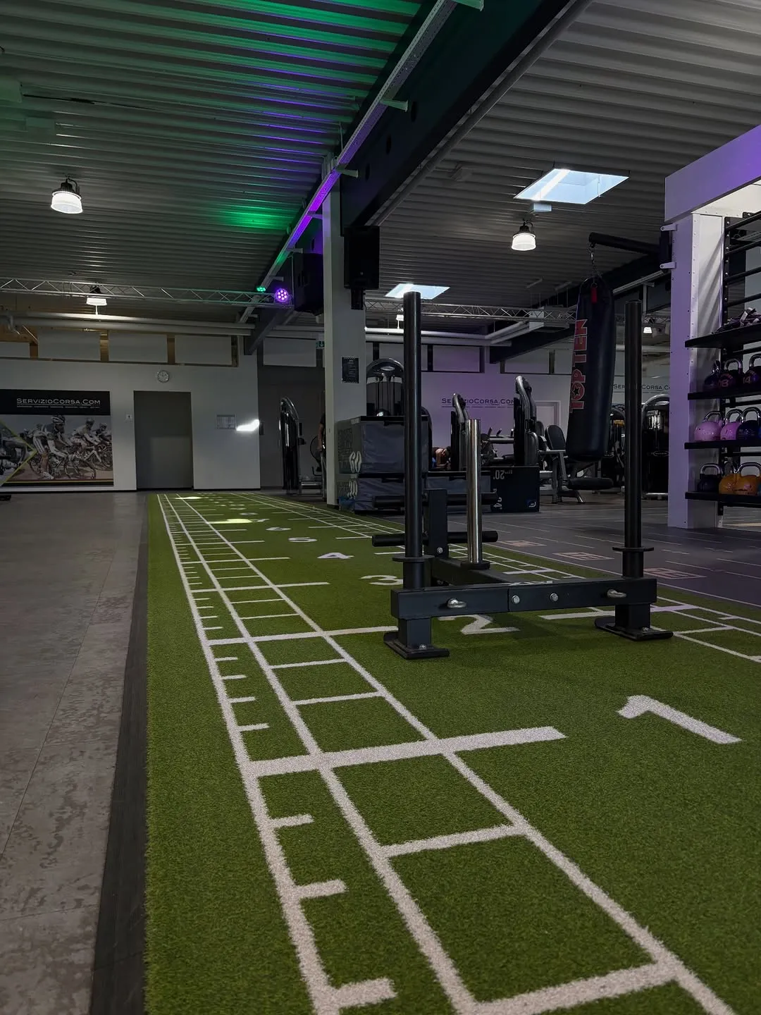 Trainingsfläche mit Geräten für funktionelles Training