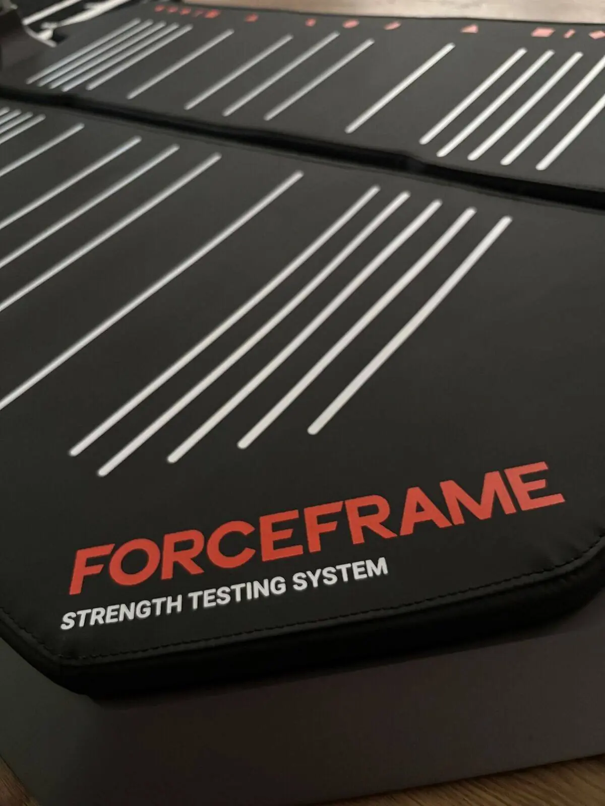 ForceFrame-Messmatte mit weißen Markierungslinien